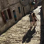 Cosy Old Town Апартаменты *