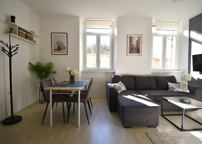 Cosy Old Town Апартаменты Пула